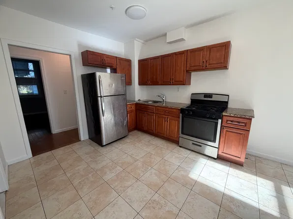 15 Cottage St, Bayonne, NJ