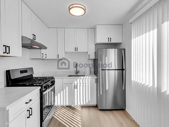4th image of 450 Roosevelt Ave APT 6