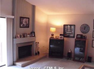 15 Canterbury Ln, Avon, CT 06001