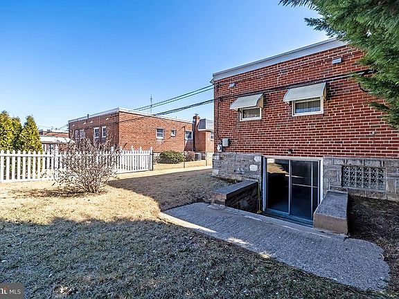 4th image of 7838 Anita Dr