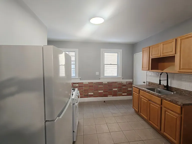 92 Shepard St #1 — Photo 1
