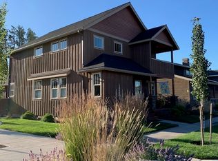 328 S Cottonwood St, Sisters, OR 97759