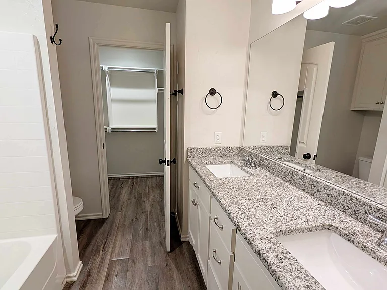 425 Chalk Hill Ct — Photo 11