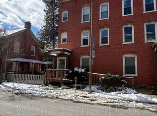 27 S 7th St APT 301, Stroudsburg, PA 18360