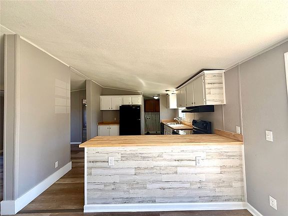 4th image of 215 Green Meadows Dr