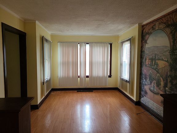 3rd image of 1511 N Menard Ave