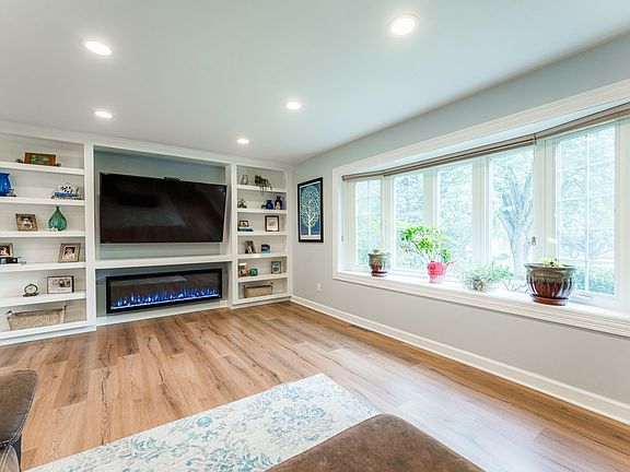 5th image of 0S129 Surrey Dr