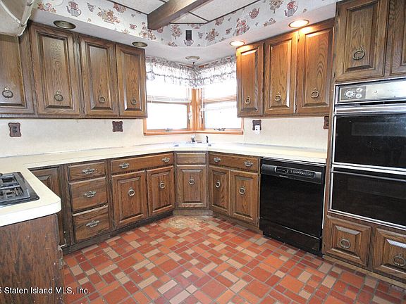 4th image of 221 Saint John Ave