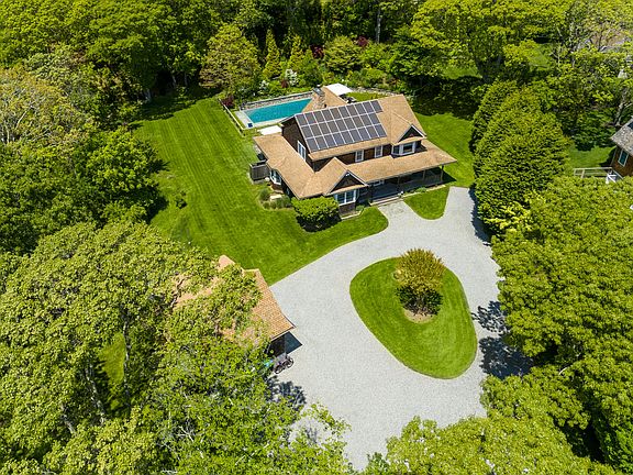 3rd image of 17 Hoover Ct