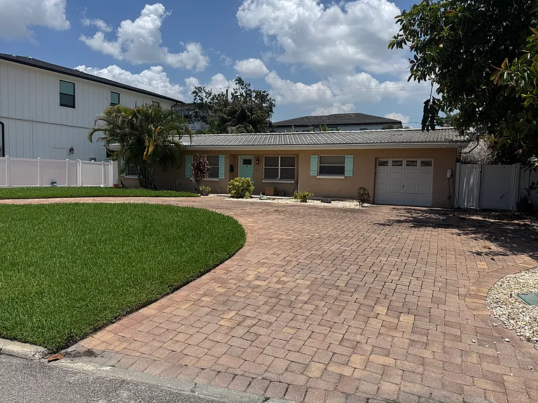617 Luzon Ave — Photo 2