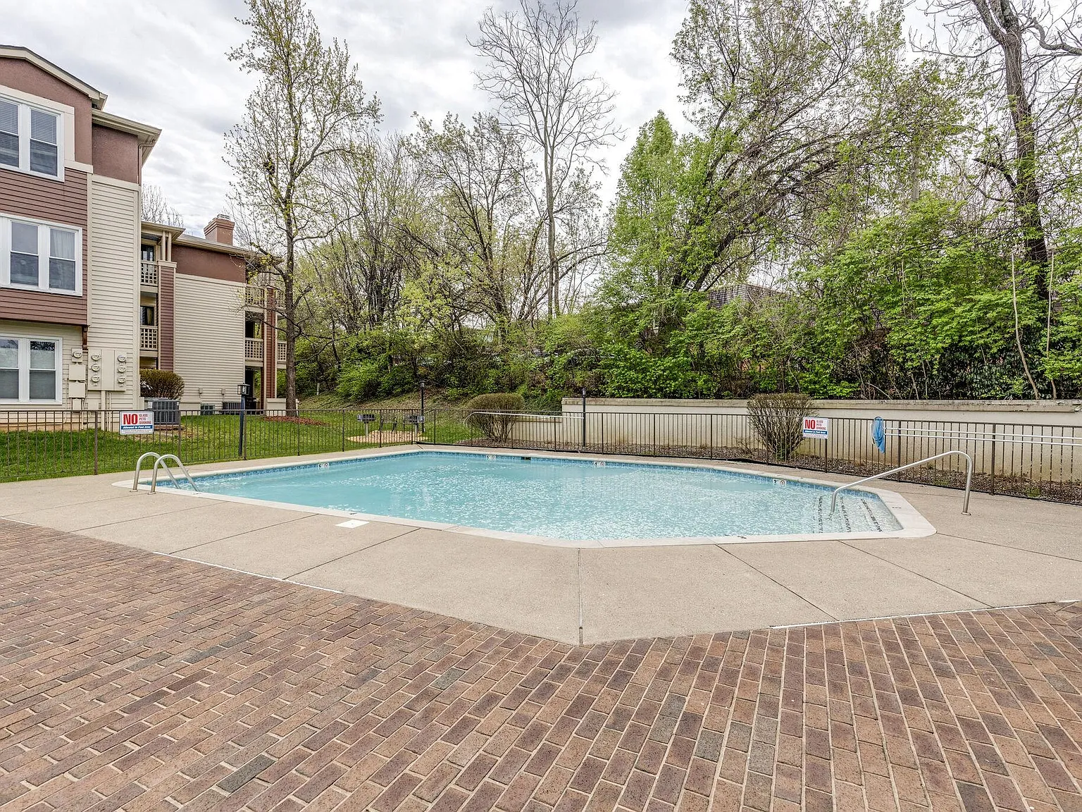 Hillsboro Pl, Nashville — Photo 1