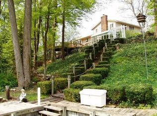 16224 Woodcrest Dr, Spring Lake, MI 49456