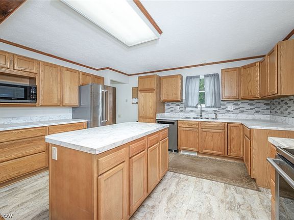 3rd image of 3747 Cook Rd