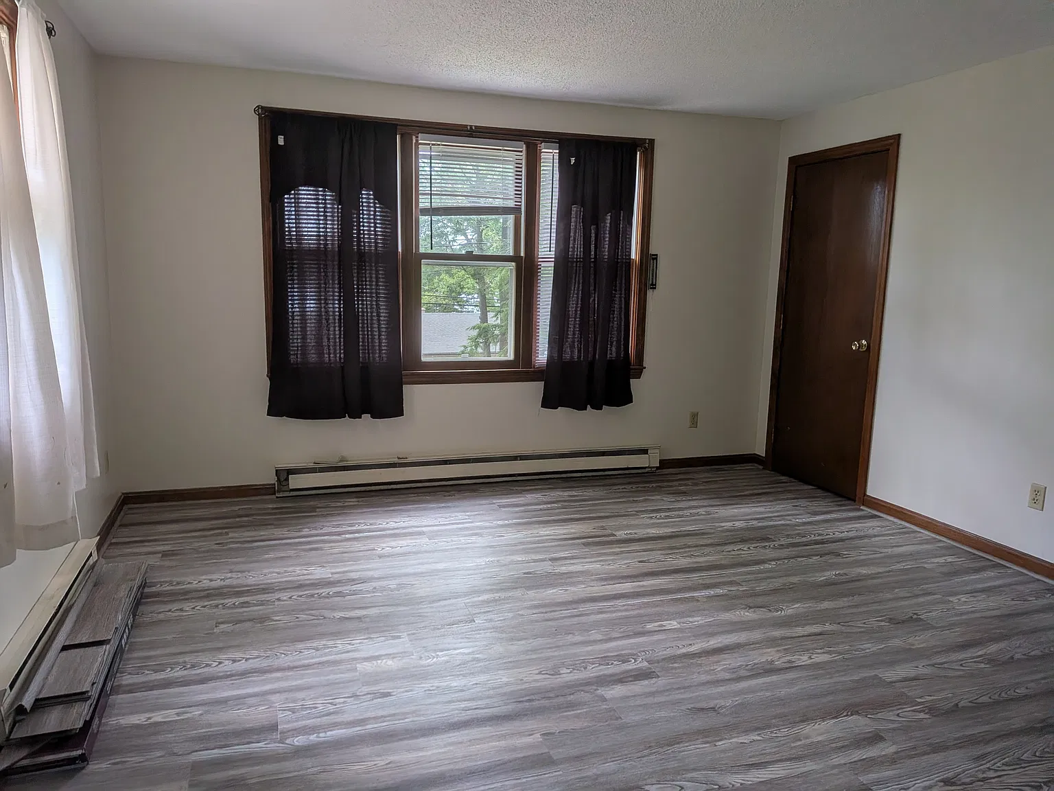 3 bed, 1008 sqft, $1,900 — Photo 4
