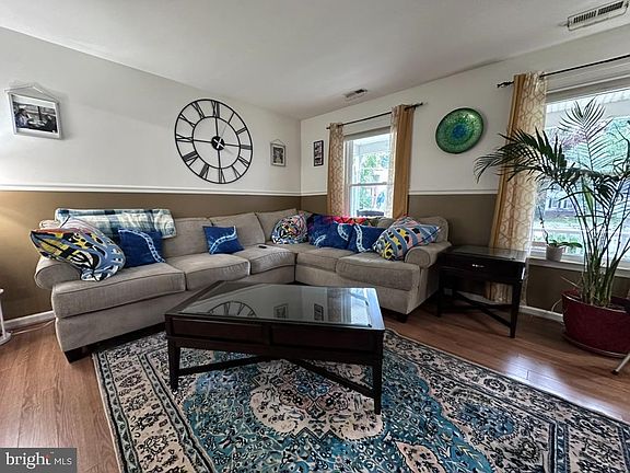 4th image of 4802 Queensbury Cir