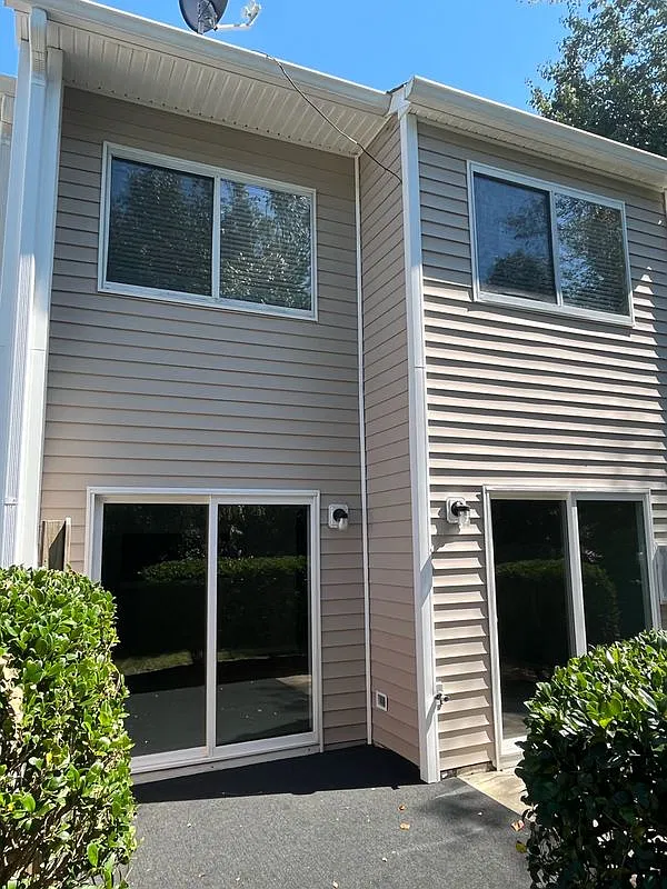 3 bed, 1.5 bath, 1130 sqft, $1,850 — Photo 2