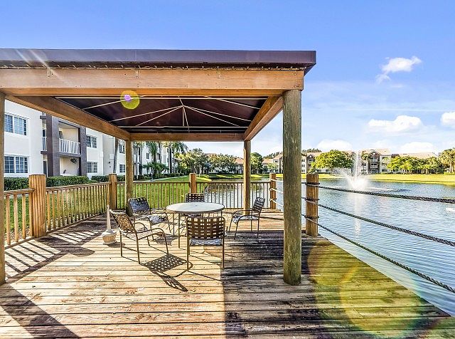 Delray Beach, FL Apartments for rent ; The Fountains at Delray Luxury Apartments