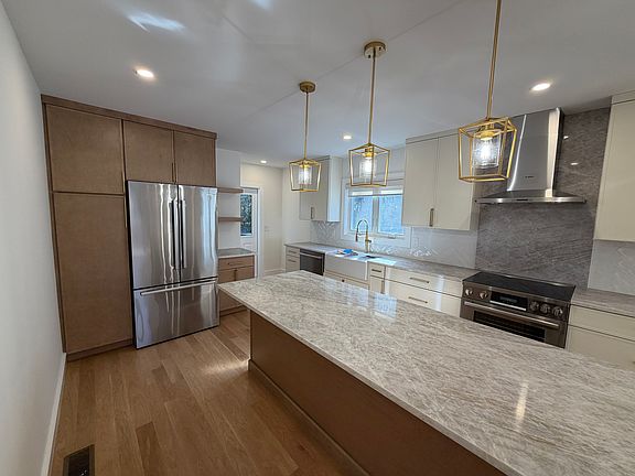 2nd image of 14 Margaret St #1