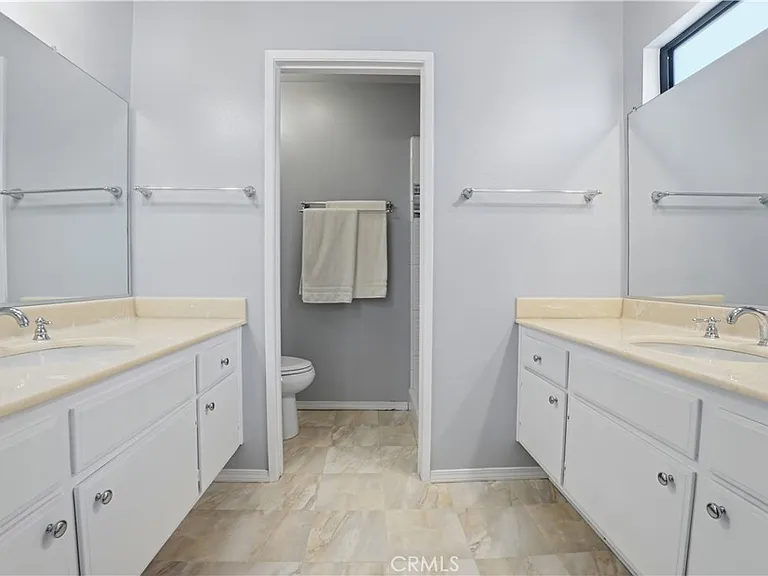 9960 Owensmouth Ave — Photo 17