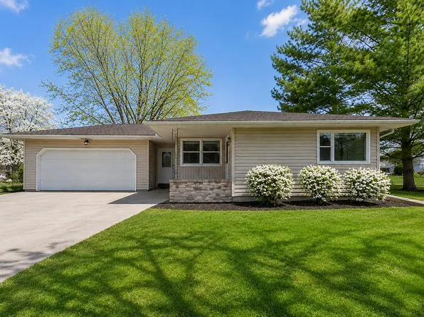 351 1st Ave NE, Wells, MN 56097