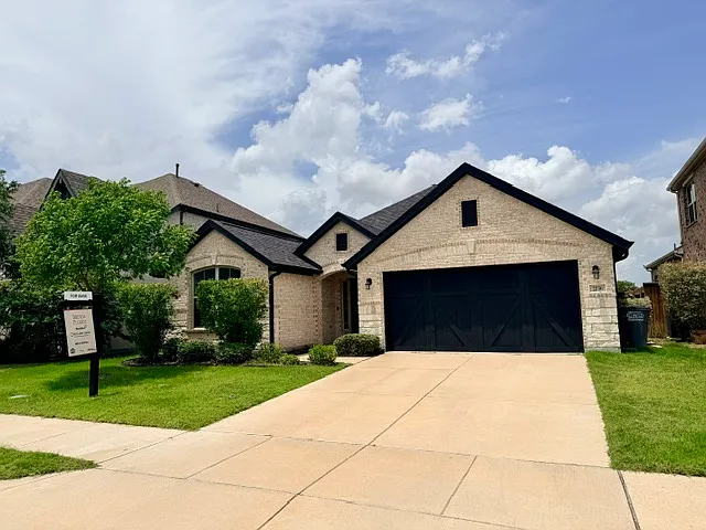 2036 Meliana Dr — Photo 2