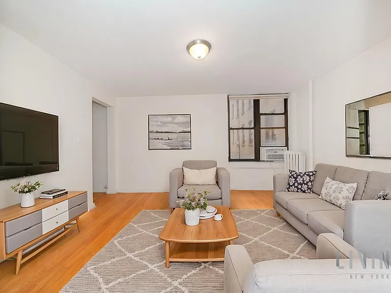 635 W 170th St #2D — Photo 2