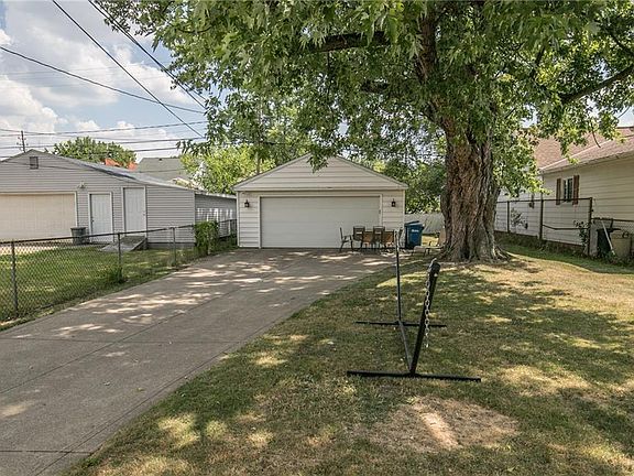 3rd image of 3915 Liggett Dr