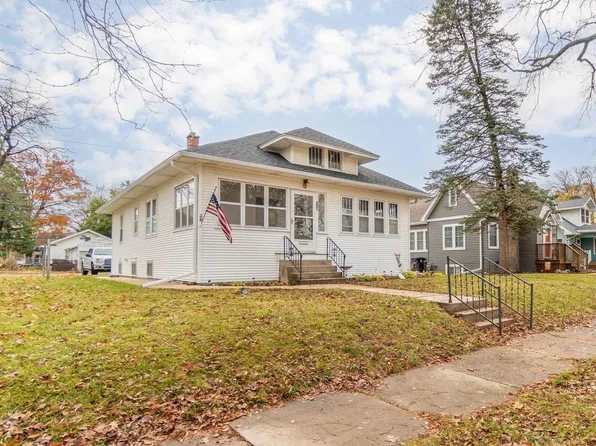 526 Home Park Blvd, Waterloo, IA 50701