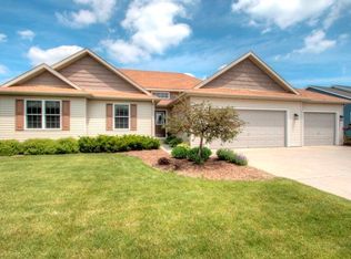 118 Prairie Dr, Walworth, WI 53184