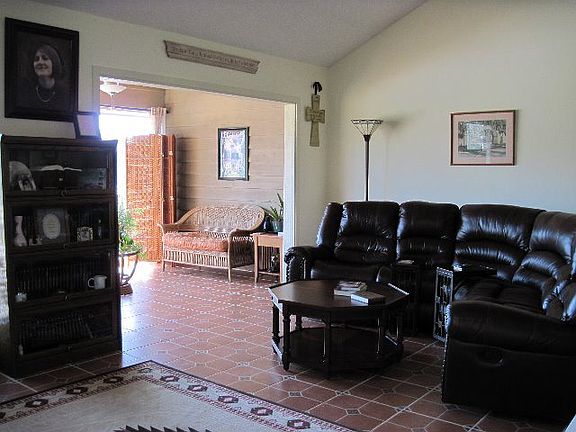 4th image of 285 Moss Oak Ln