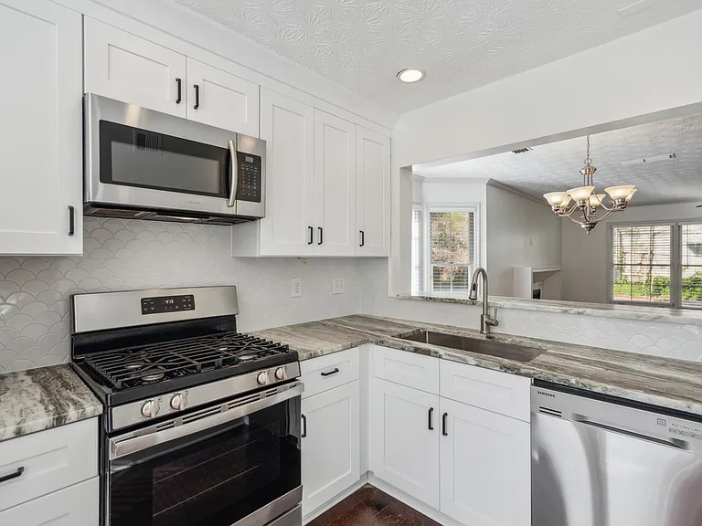 401 Defoors Lndg NW — Photo 8