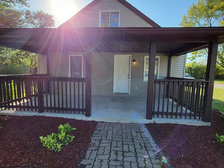Entrace door with porch