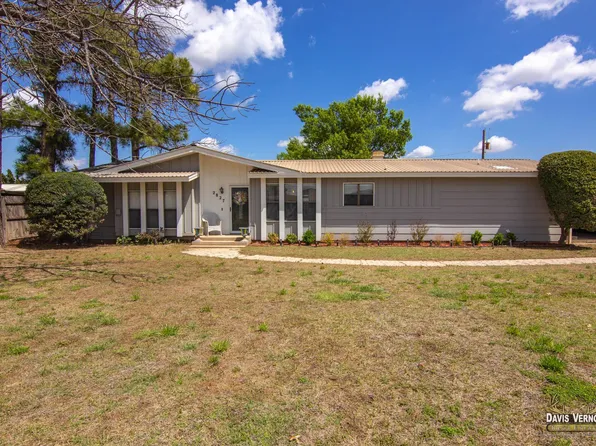 2827 Center Dr, Vernon, TX 76384