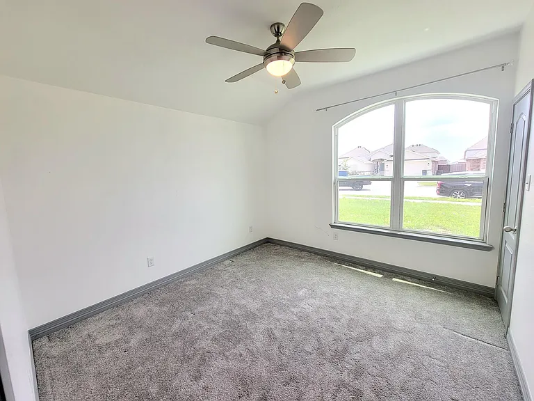 807 Holliday Dr — Photo 22