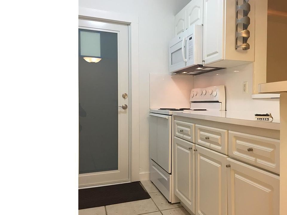 1st image of 1441 Lincoln Ct #207