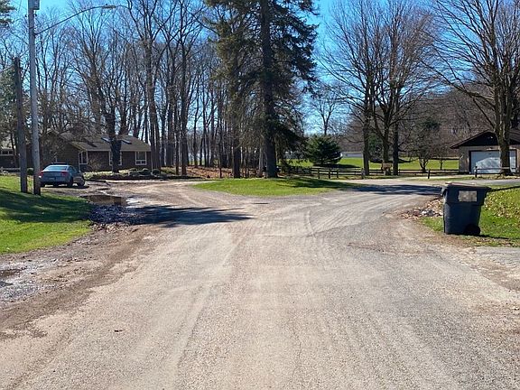4th image of 9193 Woodland Dr