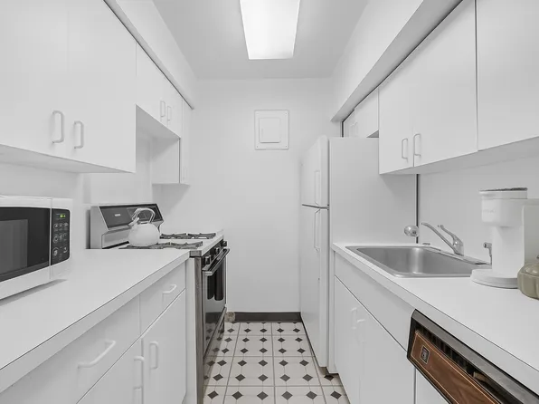 100 West 57th Street image 6 of 10