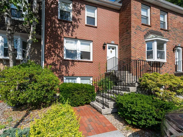 39 Derryfield Court, Manchester, NH 03104