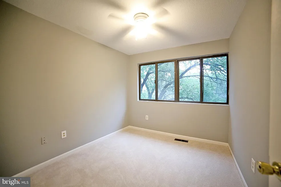 5 bed, 3.5 bath, 1474 sqft, $3,500 — Photo 2