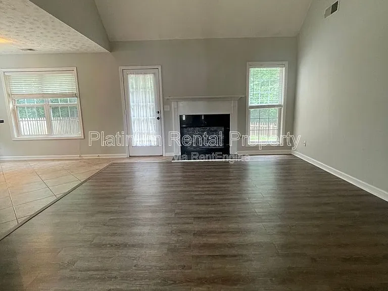 475 Ellesmere Way — Photo 19