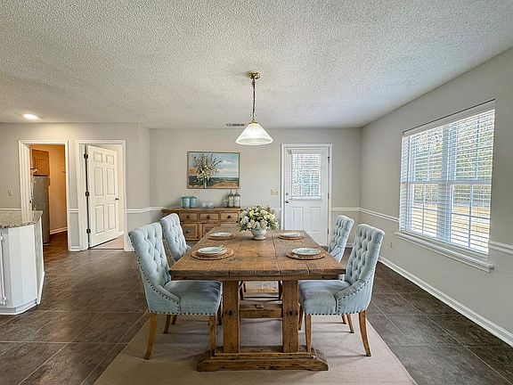 3rd image of 8 Clayton Ln