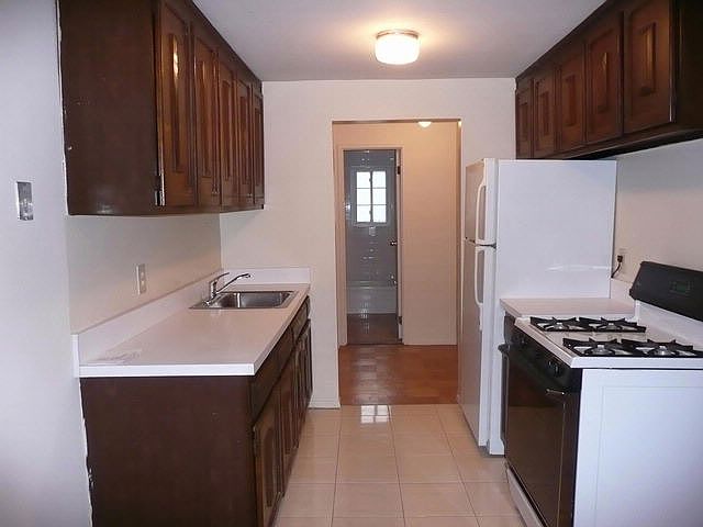 1st image of 74 Jervis Ave