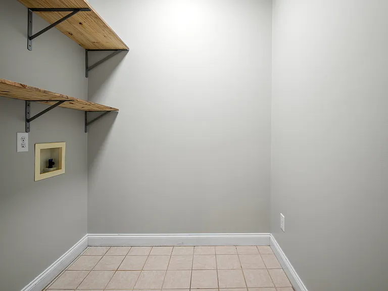 619 Greyshire Dr — Photo 30