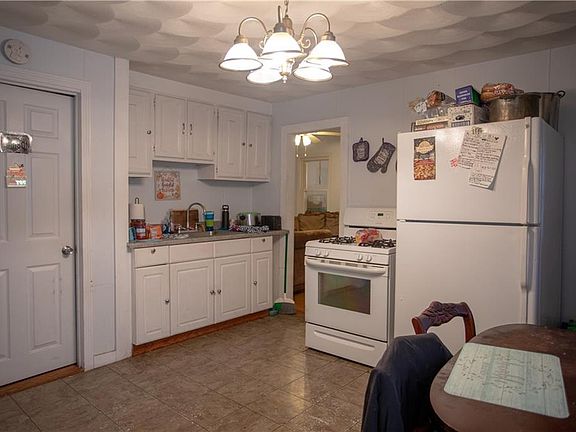 3rd image of 36 Epworth Ave