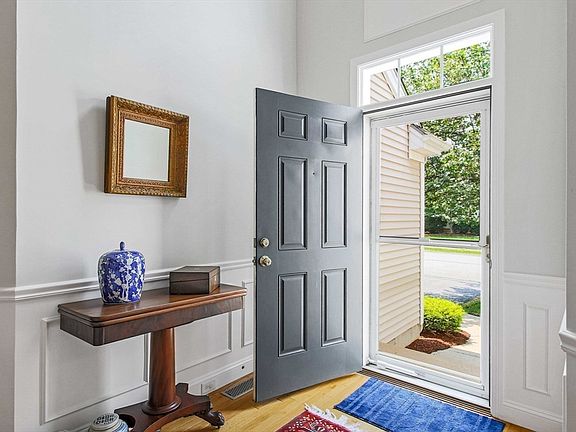 2nd image of 4 Violet Dr #4