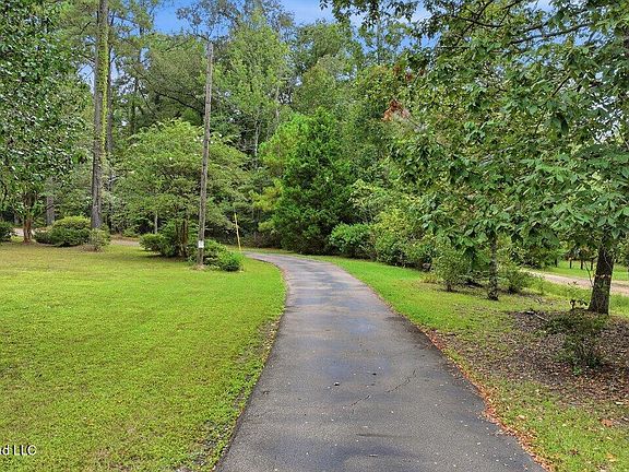 3rd image of 932 White Rd