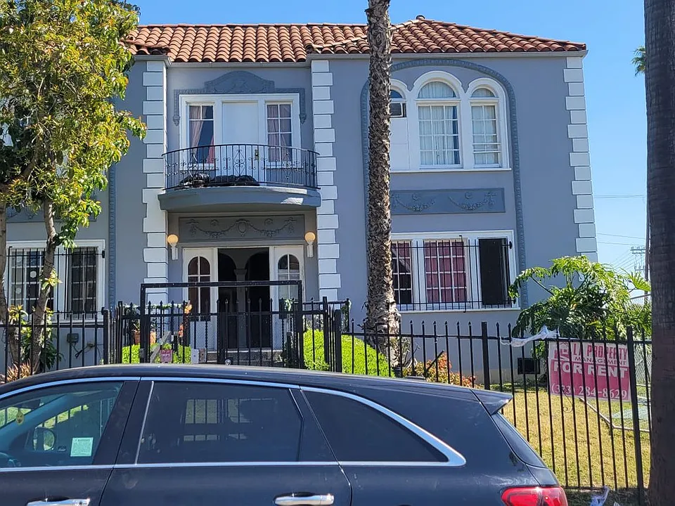 932 S Mariposa Ave