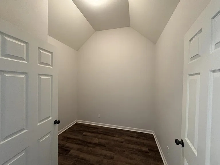 5901 Southwood Pkwy — Photo 9