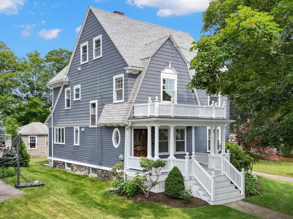 12 Pratt St, Reading, MA 01867