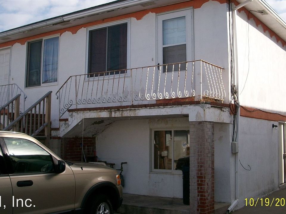 1st image of 89 Railroad Ave #1
